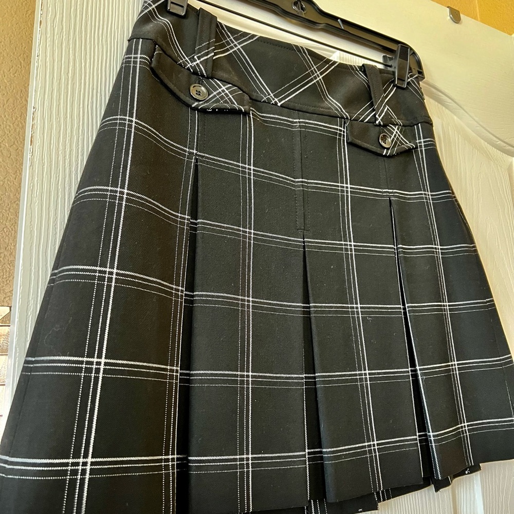 Vintage. Ann Taylor Loft, Black and White stripes skirt. 13.5” across waist.